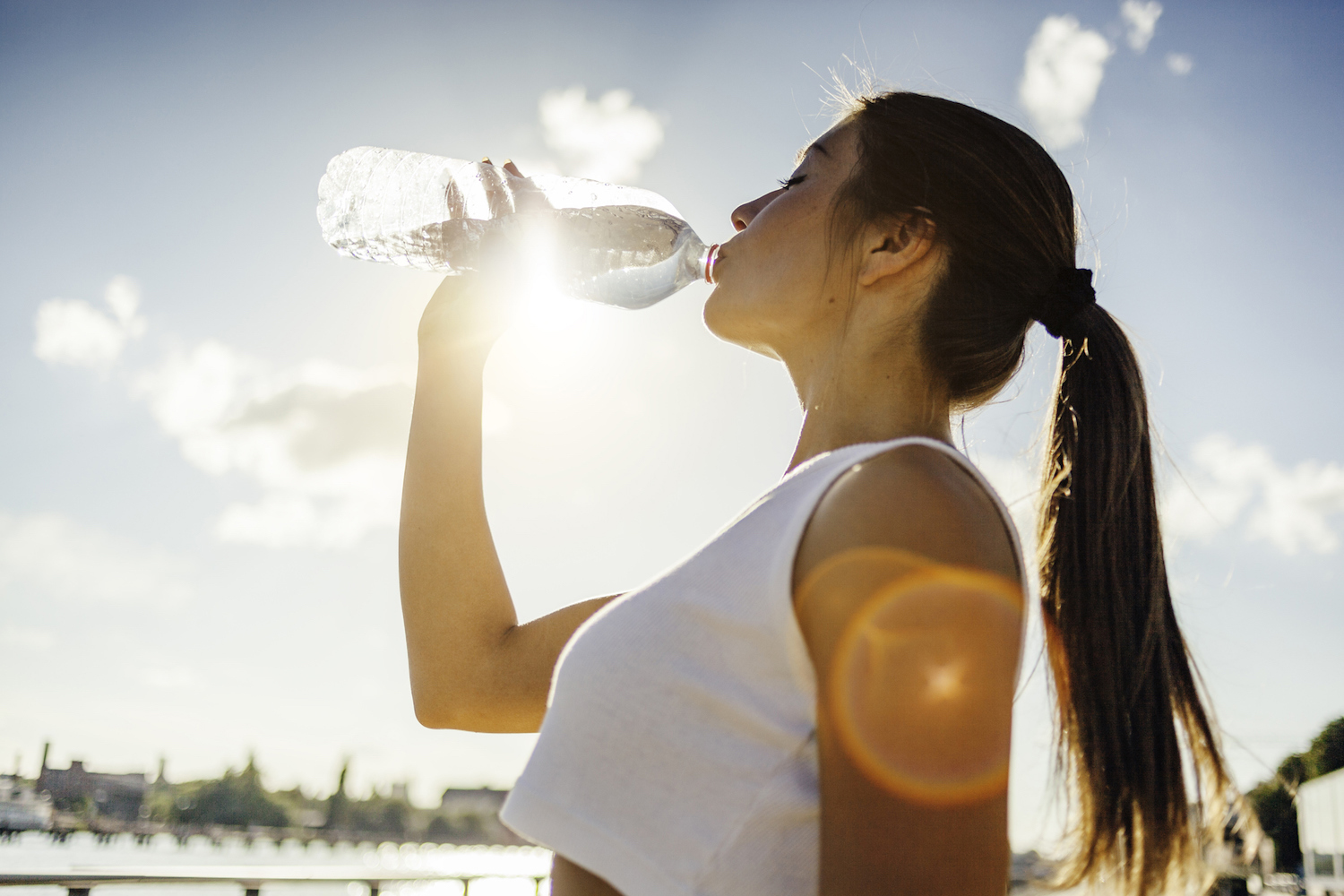 Mùa hè mỗi ngày uống bao nhiêu nước là đủ ?