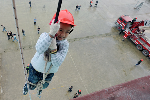 Hộ gia đình và văn phòng đều nên có dây thoát hiểm khi ở nhà cao tầng