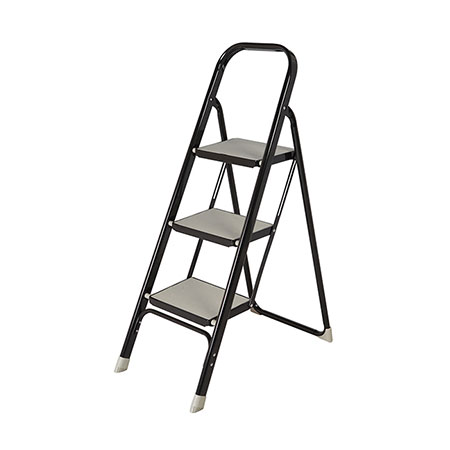 Chọn thang ghế nào khi quét màng nhện hay thay bóng điện?